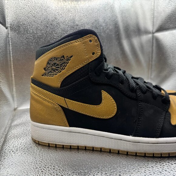 Size 9.5 Nike Air Jordan 1 Retro High Black‎ Gold White Sneaker Shoes 332550-026 main image 10